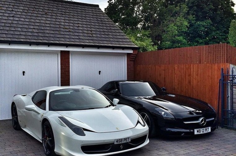 Автопарк дорогих авто