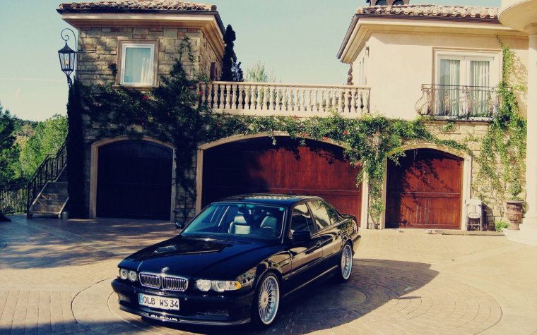 BMW e38 Luxury Saloon