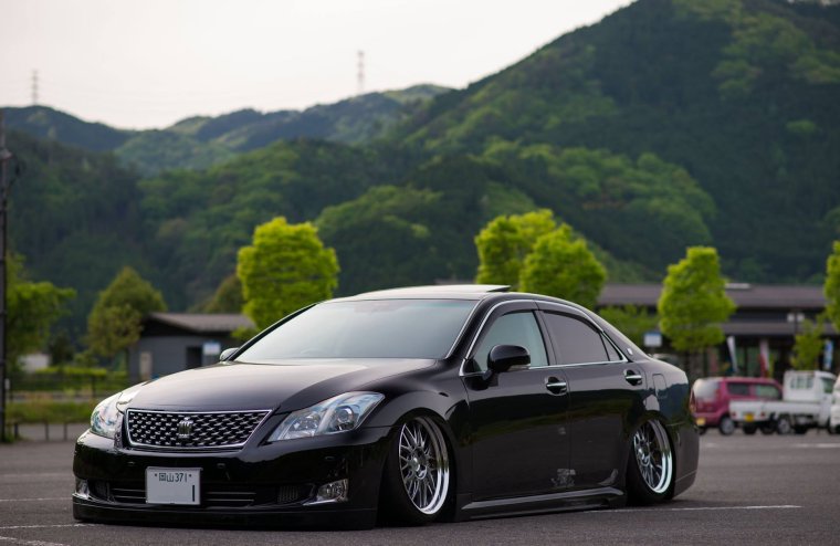 Toyota Crown athlete s220