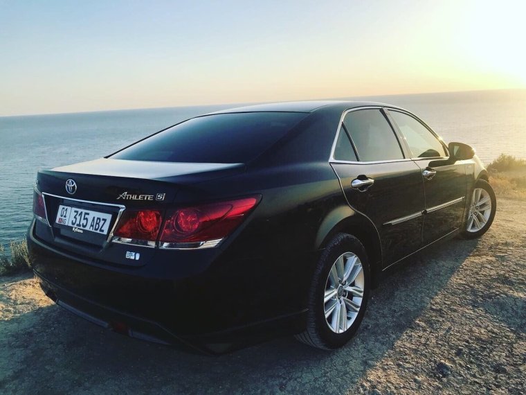 Toyota Crown s210 черный