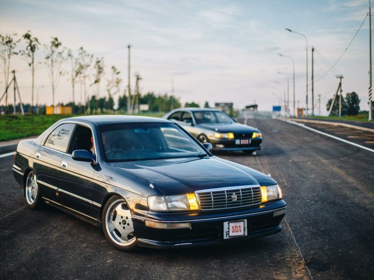 Ниссан Кроун фото