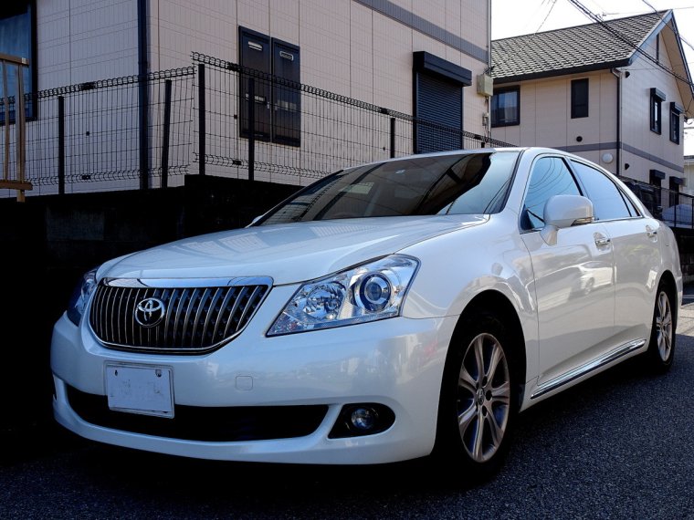 Тойота Краун 210