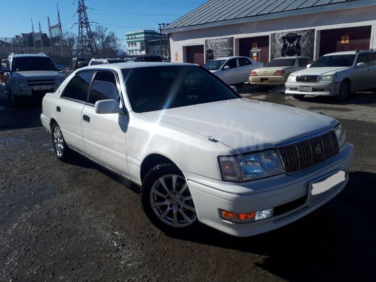 Тойота Краун гибрид 2019