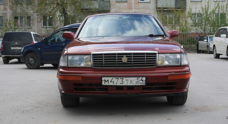 Toyota Crown 141 красный