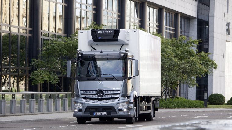 Мерседес грузовой 2016