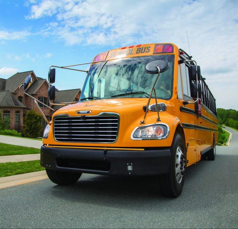 Фура на черном фоне