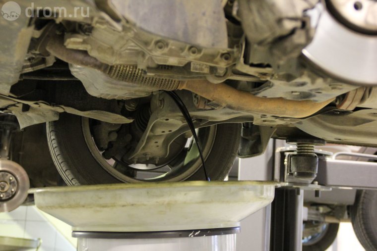 Шкода Рапид снизу