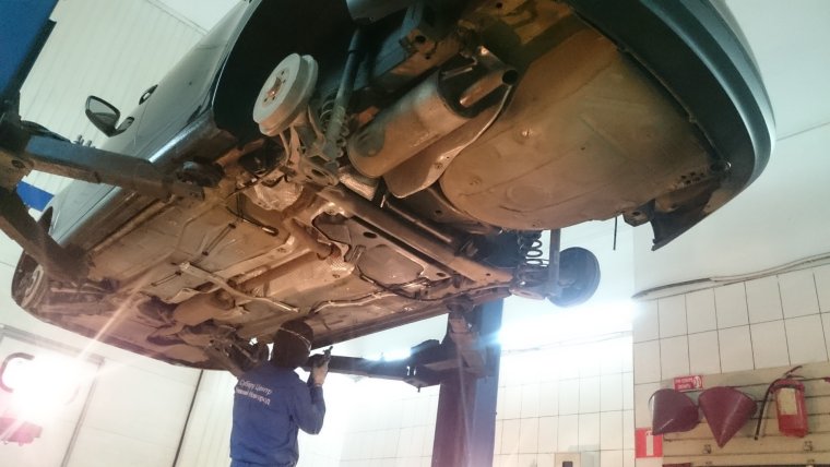 Skoda Rapid 2016 днище