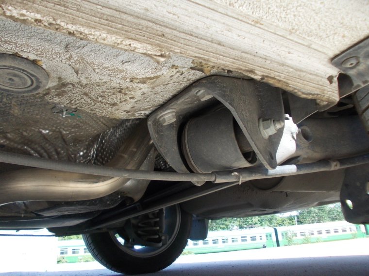 Volkswagen Polo трос под днищем