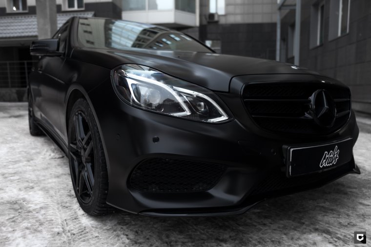 W212 чёрный сатин