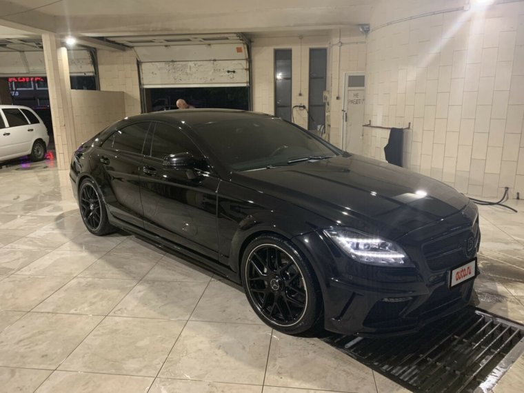 Чёрный Мерседес АМГ CLS 63