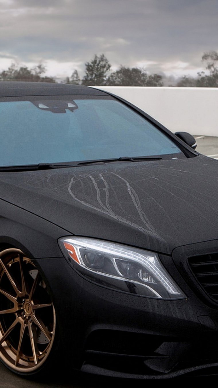 Черный Мерседес Бенц s550