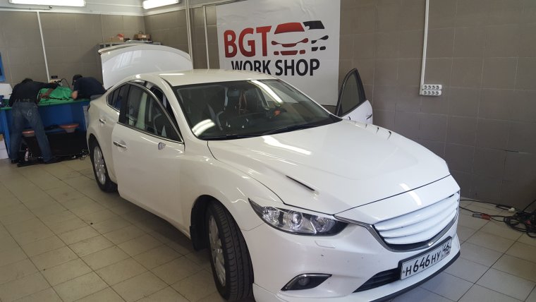 Мазда белый перламутр и белый cc5