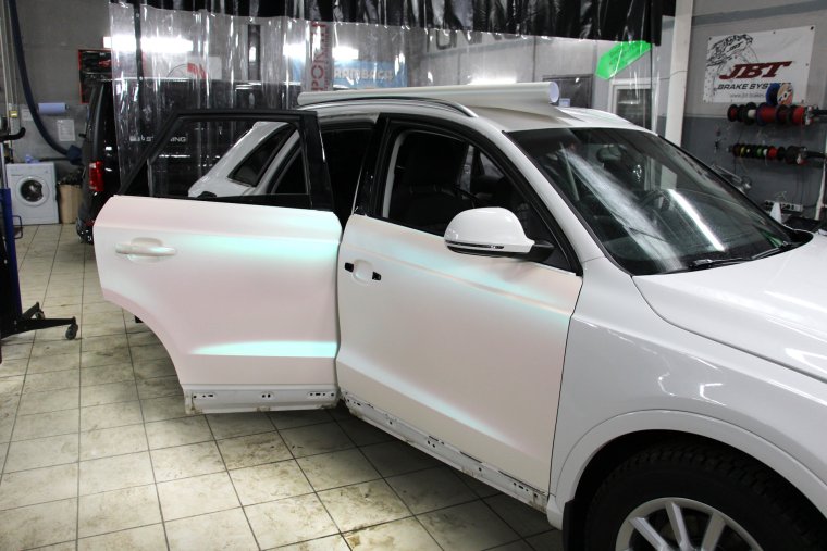 Ауди белая с пленкой перламутр