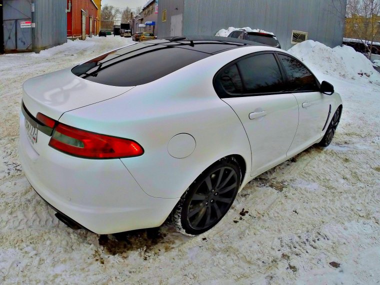 Белый перламутр Ягуар XF