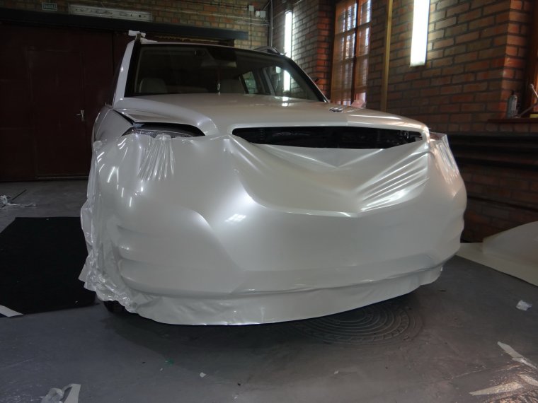 Обклеить авто плёнкой белый перламутр