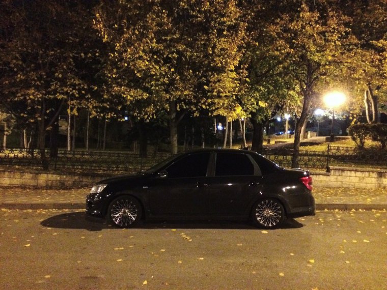 Гранта спорт черная тонированная