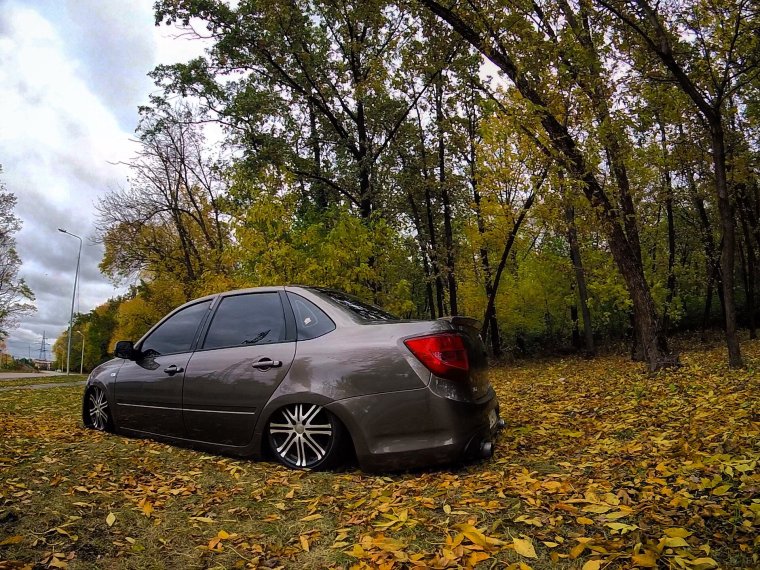 Гранта лифтбек пневма