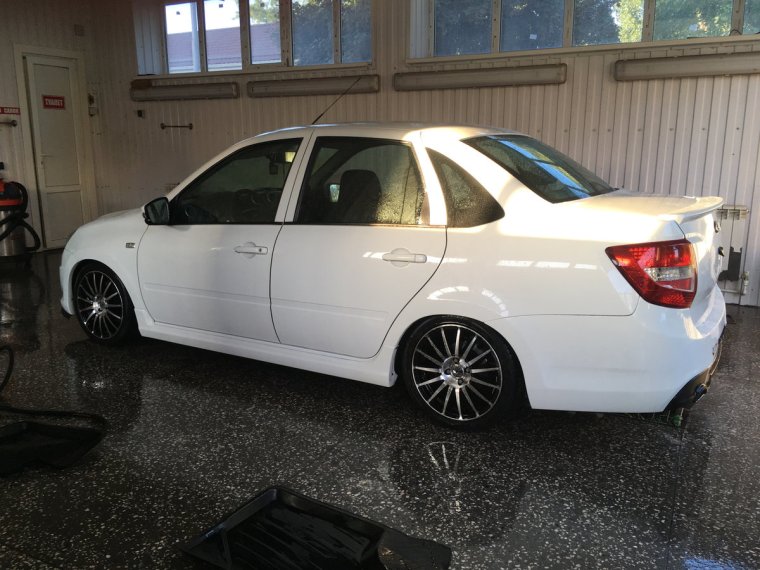 Лада Гранта спорт на р17 дисках