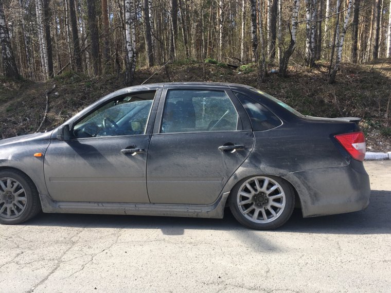 Лада Гранта спорт белая тонированная