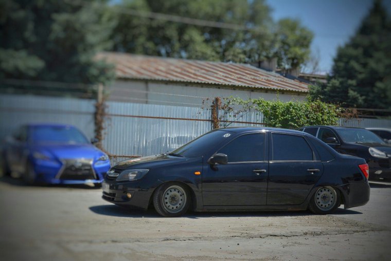 Lada Granta Drive Active белая