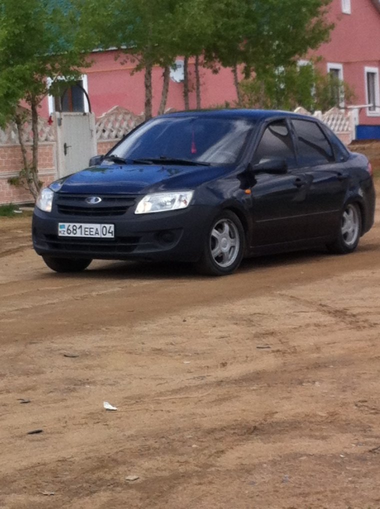 Гранта лифтбек черная - 70