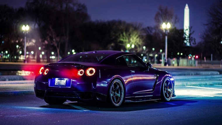 Nissan Skyline GTR r35 с неоном