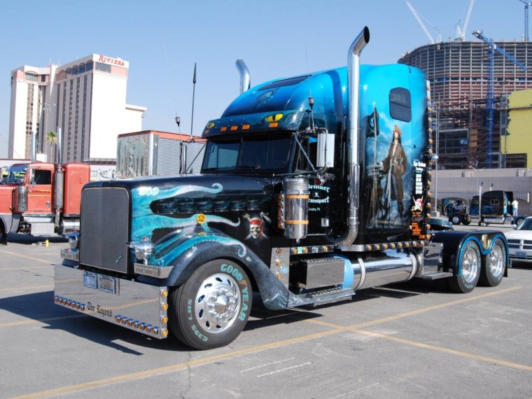 Американские траки Фредлайнер