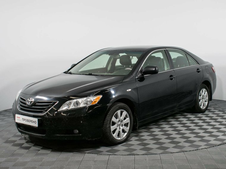 Чёрная Тойота Камри 7 xv50