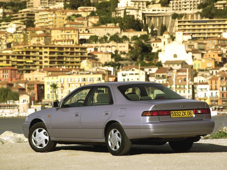 Тойота Камри v60