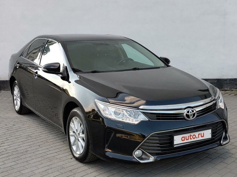 Toyota Camry седан