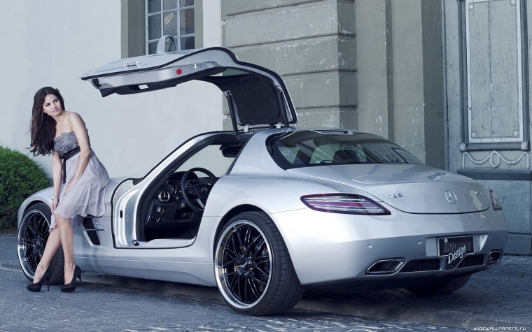 Mercedes SLS вид сзади