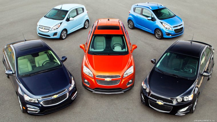 Автомобили разных марок в ряд