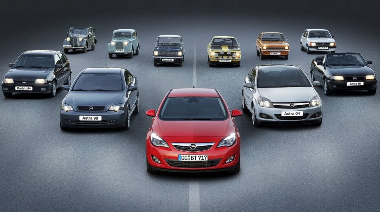 Разные автомобили в ряд