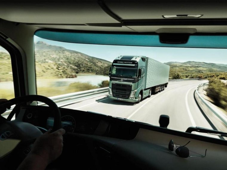 Тягач Вольво вид из кабины