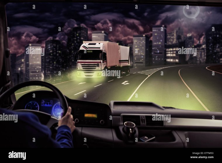 Вид из кабины фуры на дорогу