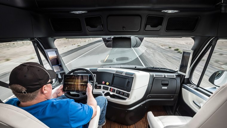 Из кабины грузовика