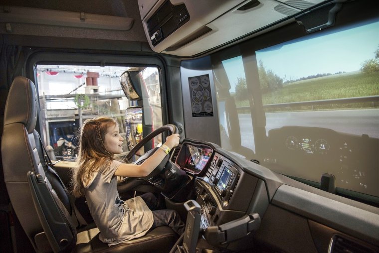 Скания - салон кабины дальнобойщика.