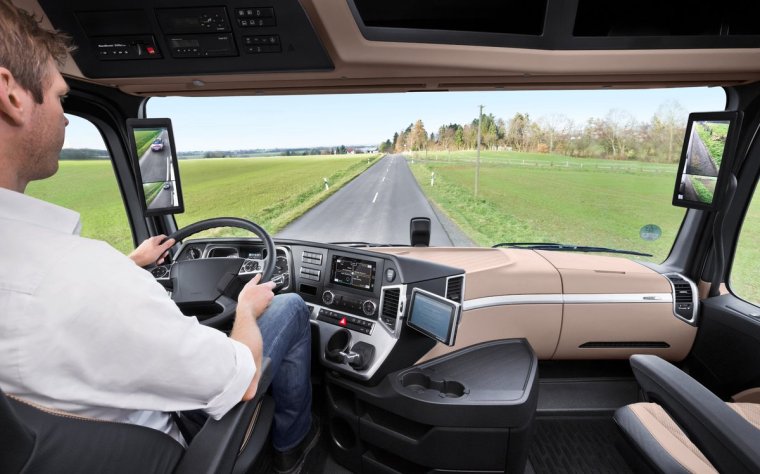 Вид из кабины грузовика