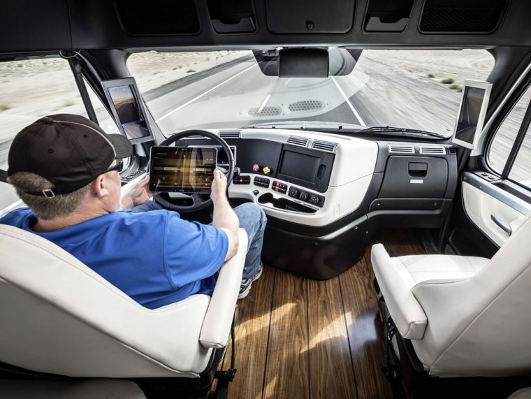 Tesla Semi внутри кабины