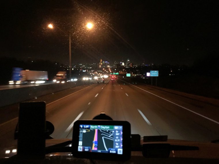 Трасса ночью вид из машины