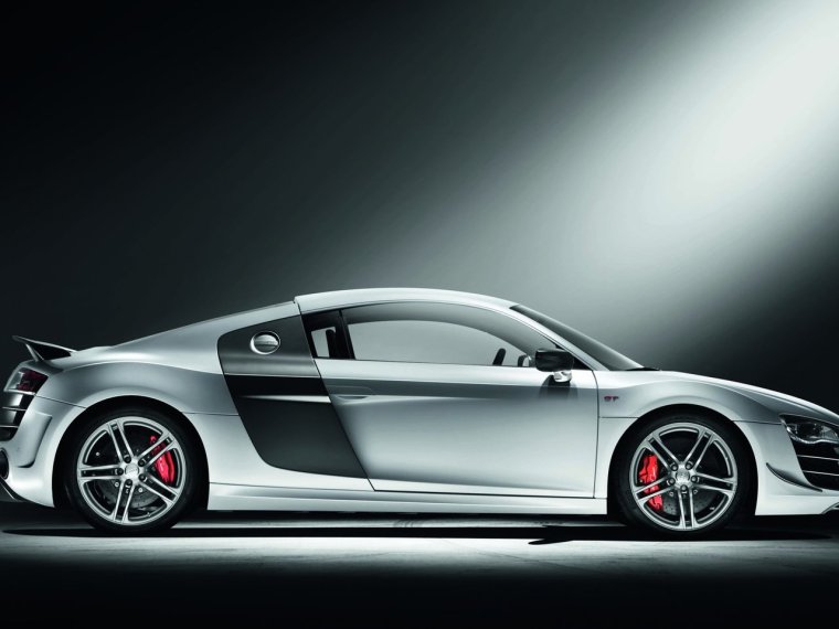 Ауди р8 с боку