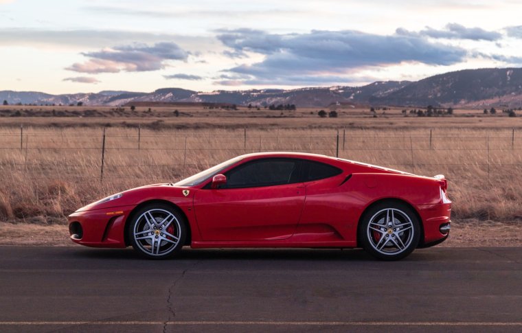 Спорткары вид сбоку