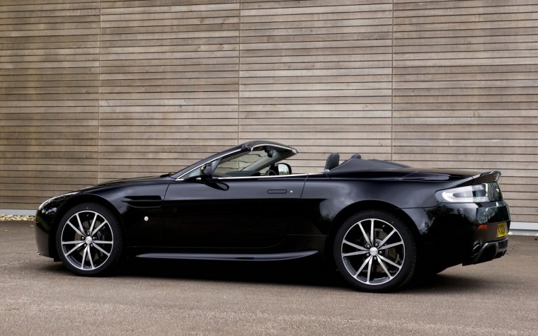 Aston Martin v8 Vantage 2010