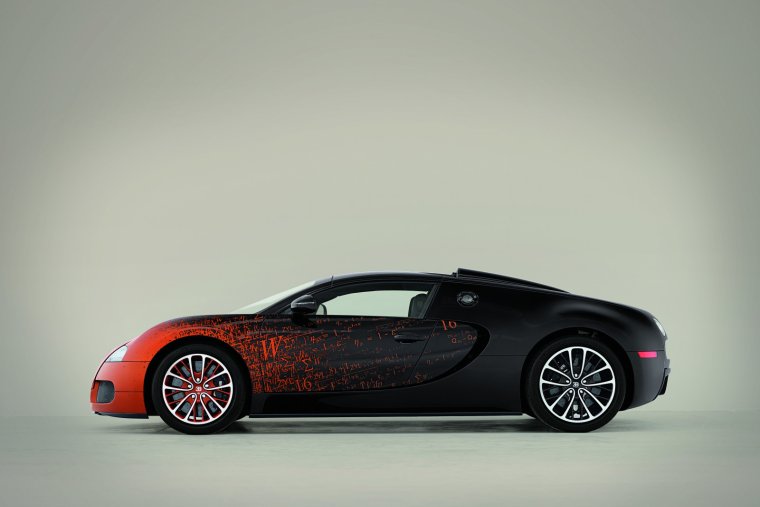 Бугатти Вейрон сбоку