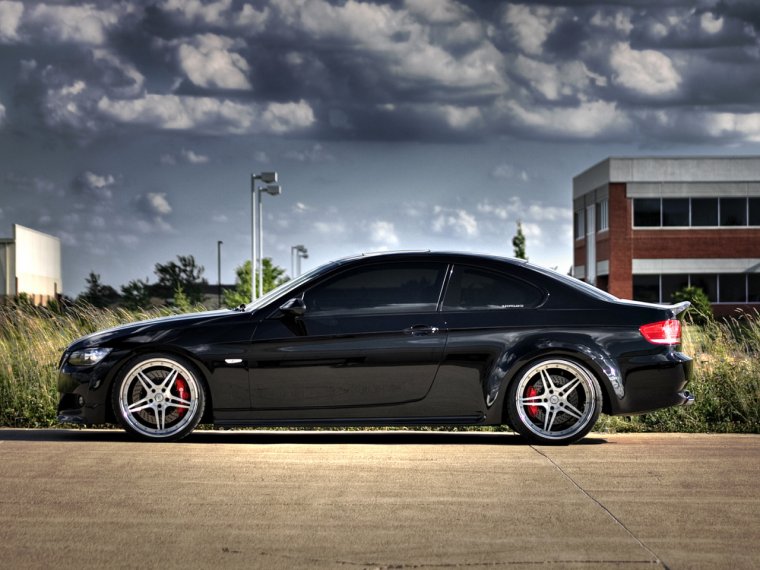 BMW e92 черная сбоку