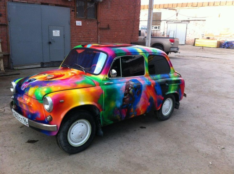 Машина покрашенная кисточкой