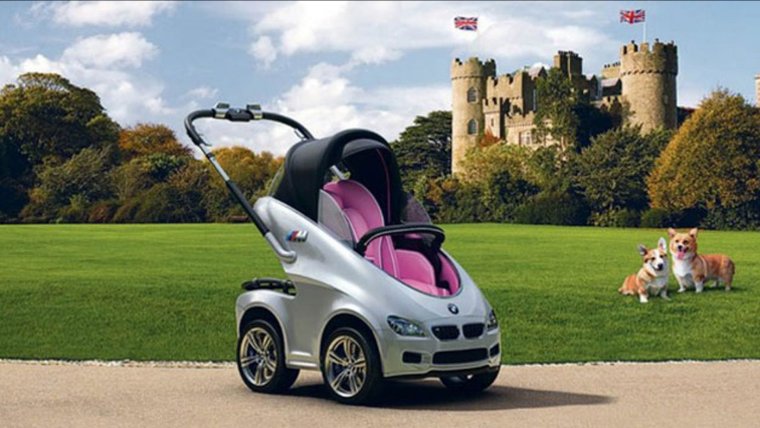 Коляска в виде машинки