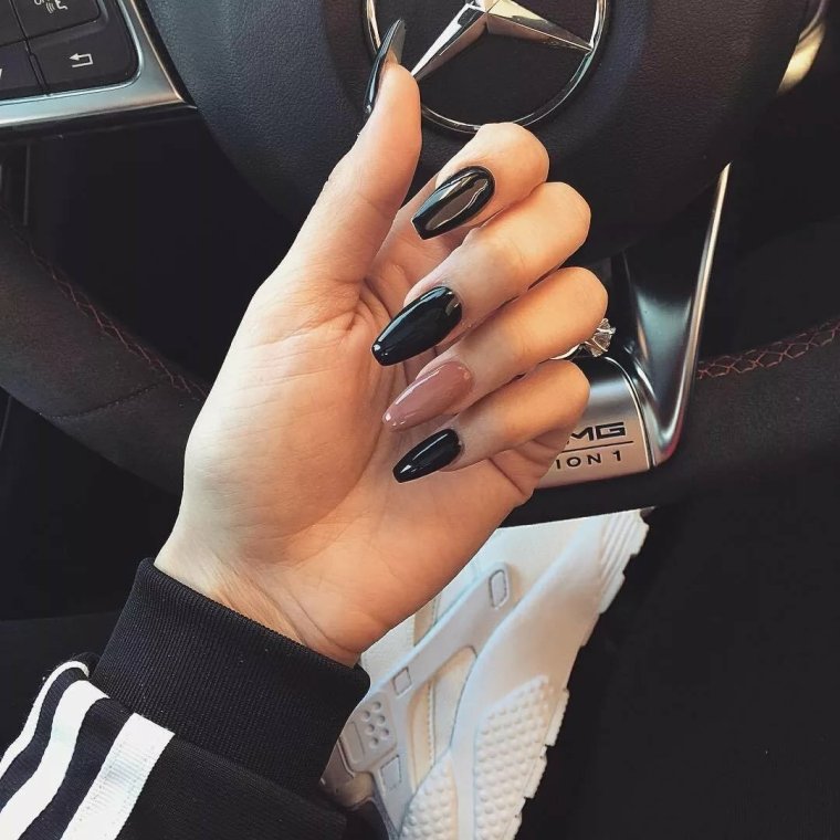 Солидный маникюр