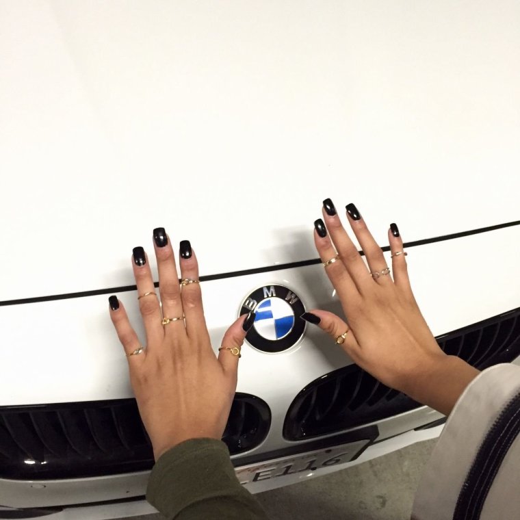 Маникюр с марками машин